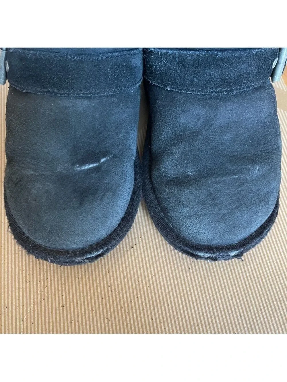 UGG Blaise boys kids black short fur shearling boots zipper & buckle 10 US 27 EU